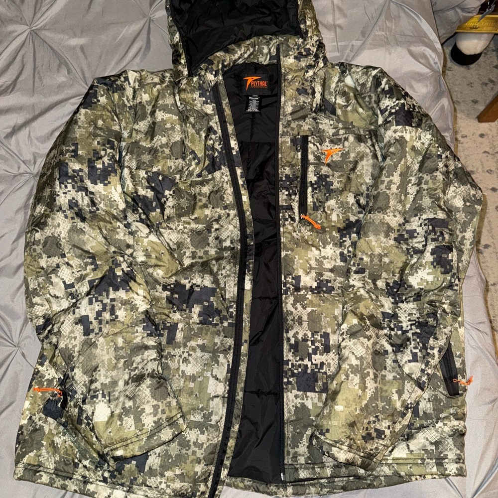 Men's 3XL Plythal insulated camo hunting jacket. New.